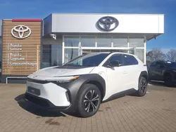 Platinumweiß perleffekt met Neu 2025 Toyota bZ4X SUV | 41.240 € (Etwas zu teuer)