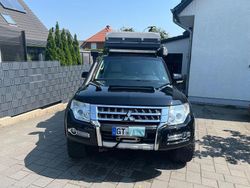 Schwarz Gebraucht 2018 Mitsubishi Pajero Edition SUV | 47.000 €