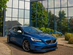 Blau Gebraucht 2019 Volvo V40 R-Design Kombi | 20.990 € (Teuer)
