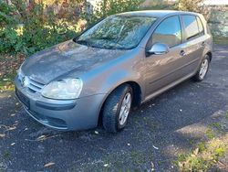 Grau Gebraucht 2006 VW Golf V Trendline Limousine | 1.990 € (Guter Preis)