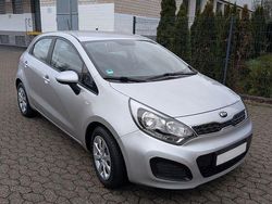 Grau Gebraucht 2014 Kia Rio Edition 7 Limousine | 6.999 € (Fairer Preis)