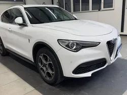 Weiß Gebraucht 2017 Alfa Romeo Stelvio Super SUV | 14.990 € (Etwas zu teuer)