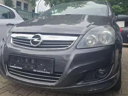 Karbongrau/technical grey Gebraucht 2009 Opel Zafira Sport Van / Kleinbus | 3.100 € (Fairer Preis)
