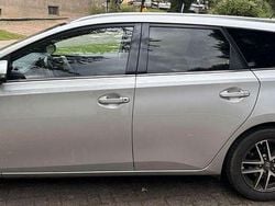 Silber Gebraucht 2015 Toyota Auris Touring Sports Kombi | 12.900 € (Fairer Preis)