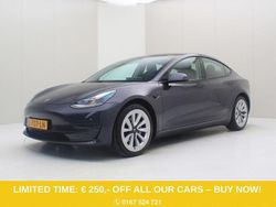 Grau Gebraucht 2021 Tesla Model 3 Long Range AWD Limousine | 27.900 € (Fairer Preis)