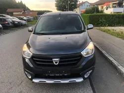 Grau Gebraucht 2015 Dacia Lodgy Lauréate Van / Kleinbus | 5.999 € (Fairer Preis)