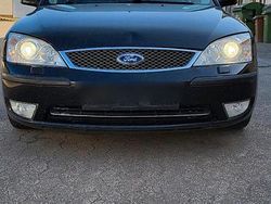 Schwarz Gebraucht 2004 Ford Mondeo Kombi | 1.350 €