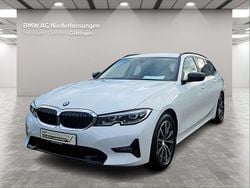 Weiß Gebraucht 2022 BMW 318 Sport Line Kombi | 27.301 € (Superpreis)