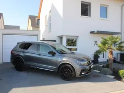 Grau Gebraucht 2019 VW Tiguan Allspace R-line SUV | 34.590 €