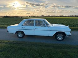Weiß Gebraucht 1972 Mercedes W114 Limousine | 7.999 €
