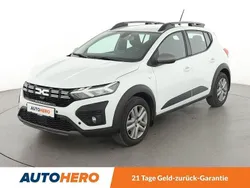 Weiß Gebraucht 2023 Dacia Sandero Expression Kleinwagen | 17.310 € (Fairer Preis)