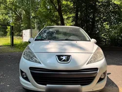 Weiß Gebraucht 2011 Peugeot 207 Tendance Limousine | 2.350 € (Fairer Preis)