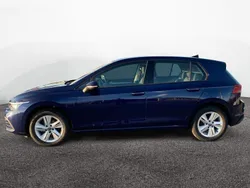Blau Gebraucht 2021 VW Golf VIII Life Kleinwagen | 17.780 € (Fairer Preis)