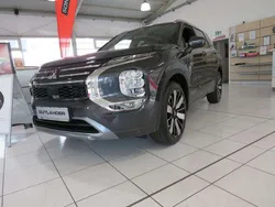 Basalt grau Gebraucht 2025 Mitsubishi Outlander P-HEV Top SUV | 50.990 €