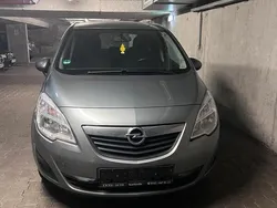 Grau Gebraucht 2011 Opel Meriva Van / Kleinbus | 3.150 € (Fairer Preis)