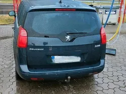 Schwarz Gebraucht 2011 Peugeot 5008 Van / Kleinbus | 6.000 € (Fairer Preis)