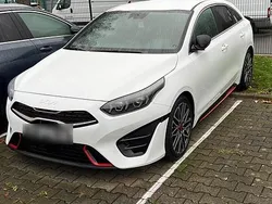 Weiß Gebraucht 2024 Kia ProCeed GT Kleinwagen | 31.000 € (Fairer Preis)