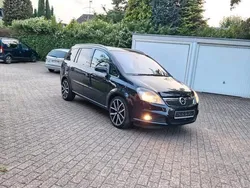 Schwarz Gebraucht 2006 Opel Zafira Van / Kleinbus | 2.700 € (Fairer Preis)