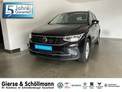 Deep black perleffekt (metallic) Gebraucht 2021 VW Tiguan Life SUV | 30.450 € (Fairer Preis)