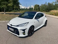 Weiß Gebraucht 2023 Toyota Yaris Limousine | 36.500 € (Fairer Preis)