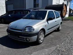 Silber Gebraucht 1999 Renault Clio II Limousine | 1.700 € (Teuer)