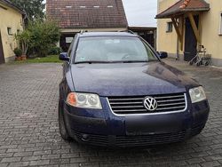 Blau Gebraucht 2002 VW Passat Kombi | 700 € (Guter Preis)