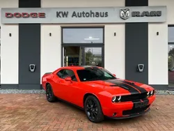 Orange Gebraucht 2023 Dodge Challenger SXT Coupé | 36.500 € (Etwas zu teuer)