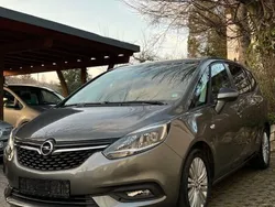 Grau Gebraucht 2017 Opel Zafira Edition Van / Kleinbus | 10.550 € (Fairer Preis)