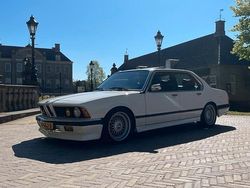 Weiß Gebraucht 1983 BMW 732 Limousine | 24.950 €