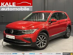 Rot metallic (kings red metallic) Gebraucht 2022 VW Tiguan Life SUV | 25.970 € (Guter Preis)