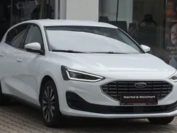 Frozen white Gebraucht 2023 Ford Focus Titanium X Limousine | 23.990 € (Guter Preis)