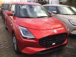 Rot Neu 2025 Suzuki Swift Club Kleinwagen | 18.800 €