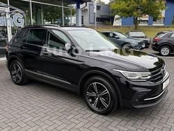 Deep black perleffekt Gebraucht 2021 VW Tiguan Life SUV | 25.990 € (Fairer Preis)