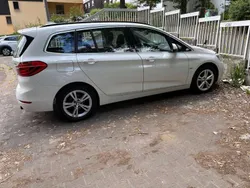 Weiß Gebraucht 2015 BMW 220 Gran Tourer Sport Line Van / Kleinbus | 17.999 € (Fairer Preis)