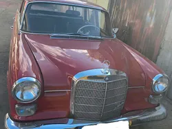 Rot Gebraucht 1962 Mercedes 200 Limousine | 14.500 €