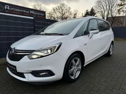 Weiß Gebraucht 2018 Opel Zafira Innovation Van / Kleinbus | 12.799 € (Fairer Preis)