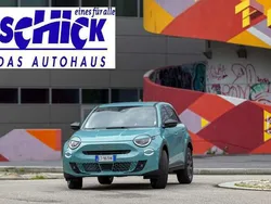 Blau (acqua blau metallic) Neu 2025 Fiat 600 La Prima SUV | 30.990 € (Teuer)