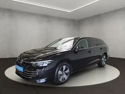 Grenadillschwarz metallic Gebraucht 2024 VW Passat Elegance Kombi | 48.900 €