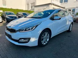 Weiß Gebraucht 2013 Kia ProCeed 2 Kleinwagen | 5.699 € (Guter Preis)