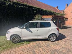 Weiß Gebraucht 2014 Skoda Fabia Kleinwagen | 7.000 €