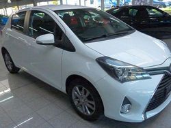 Weiß Gebraucht 2016 Toyota Yaris Edition-S Limousine | 9.990 € (Fairer Preis)