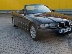Schwarz Gebraucht 1996 BMW 320 Cabriolet Cabrio | 5.000 €