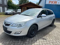 Silber Gebraucht 2011 Opel Astra Design Edition Kombi | 2.200 € (Fairer Preis)
