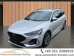Silber Gebraucht 2024 Ford Focus ST-Line X Limousine | 24.980 € (Guter Preis)