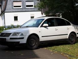 Weiß Gebraucht 2001 VW Passat Basis Limousine | 599 € (Superpreis)