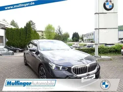 Sophisto grau brillant Gebraucht 2024 BMW 520 M Sport Kombi | 51.380 € (Superpreis)