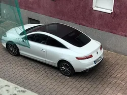 Weiß Gebraucht 2011 Renault Laguna Coupé Coupé | 8.000 € (Etwas zu teuer)