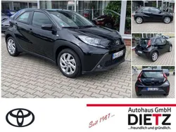 Mysticschwarz mica metallic Gebraucht 2023 Toyota Aygo X-play Kleinwagen | 14.750 € (Guter Preis)