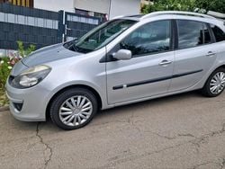 Silber Gebraucht 2008 Renault Clio III Kombi | 2.550 €