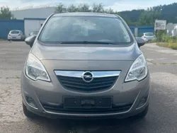 Grau Gebraucht 2011 Opel Meriva Design Edition Van / Kleinbus | 4.490 € (Guter Preis)